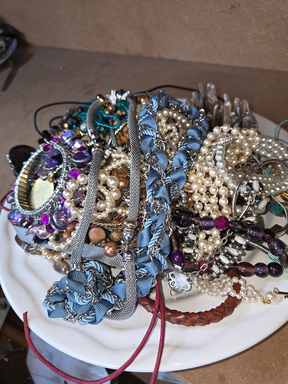 Lot 614 – An Assortment of Late 20th-Century and Contemporary Costume Jewellery