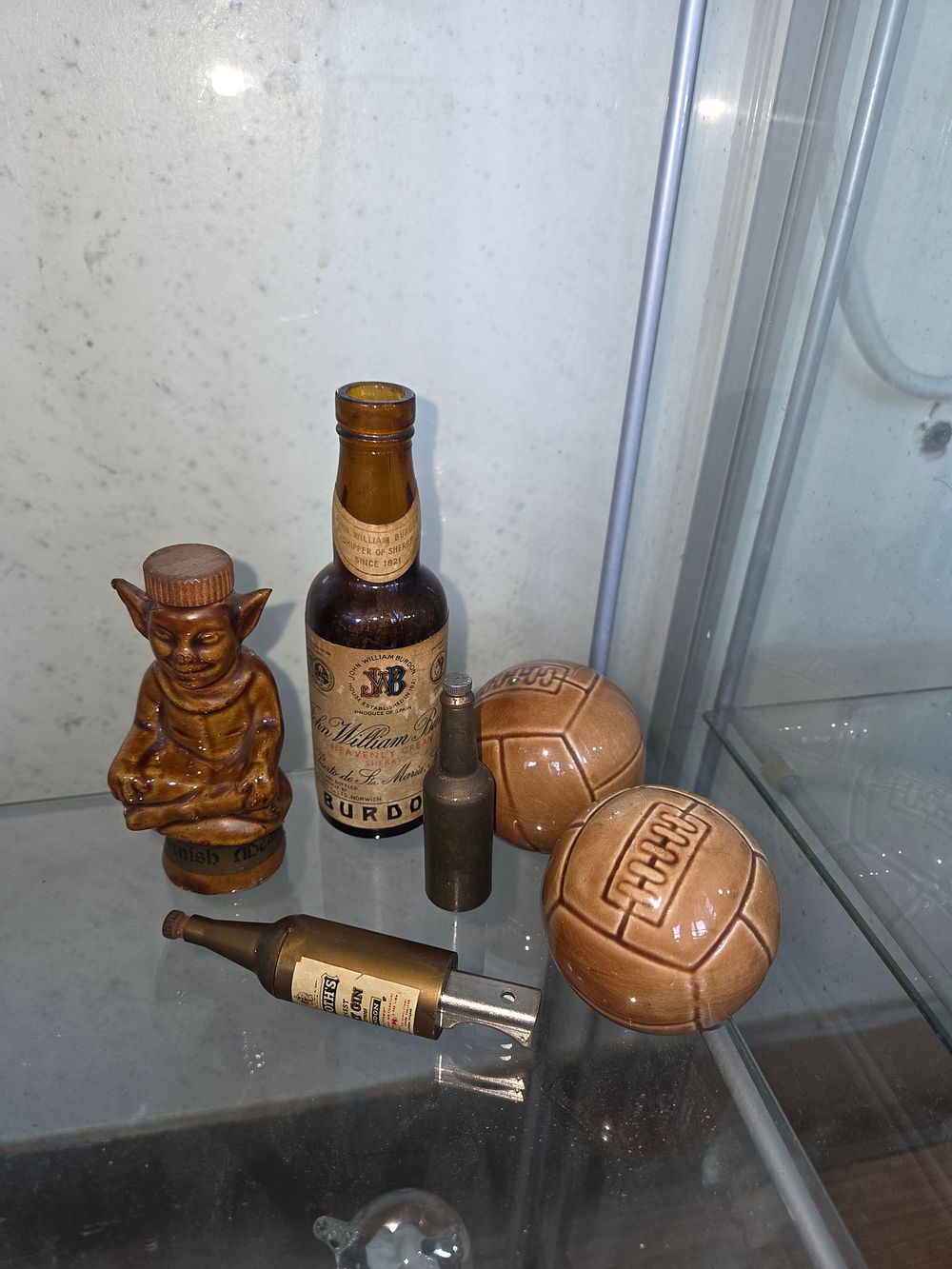 Lot 635 – A Collection of Vintage Novelty Advertising Barware and Ceramics