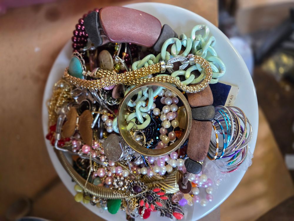 Lot 641 – A Collection of Vintage and Contemporary Costume Jewellery Including Faux Pearls and Souvenir Items