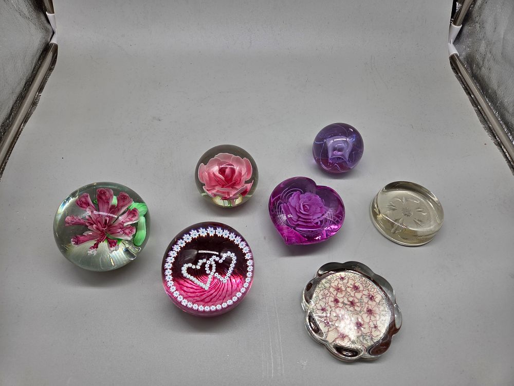 Lot 189 – An Assortment of Decorative Art Glass Paperweights in Various Designs