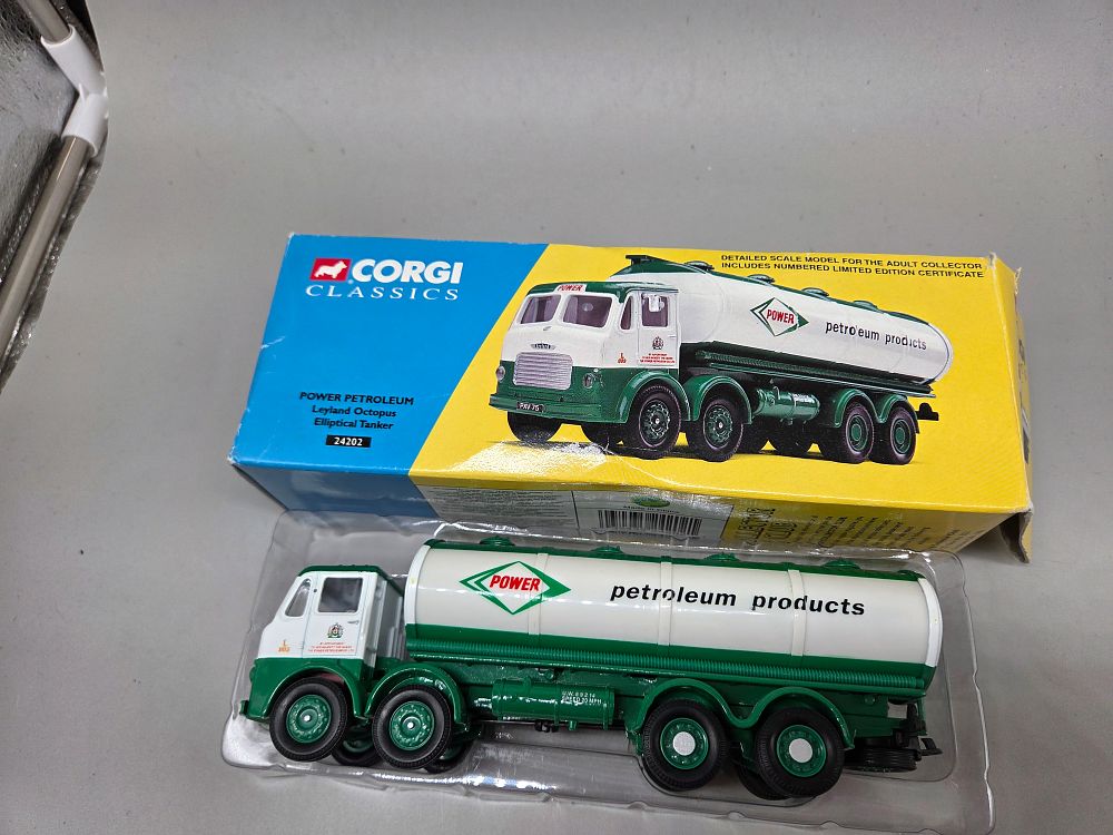 Lot 211 – Corgi Classics 24202 Leyland Octopus Elliptical Tanker Power Petroleum