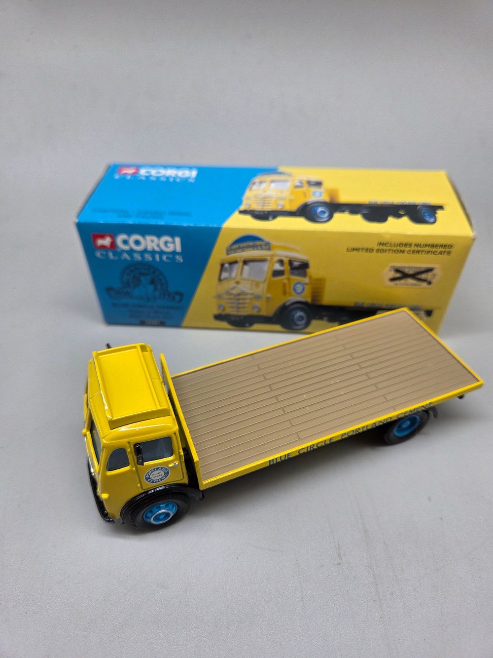 Lot 223 – Corgi Classics 12501 Blue Circle Cement Foden 4-Wheel Rigid Truck Set
