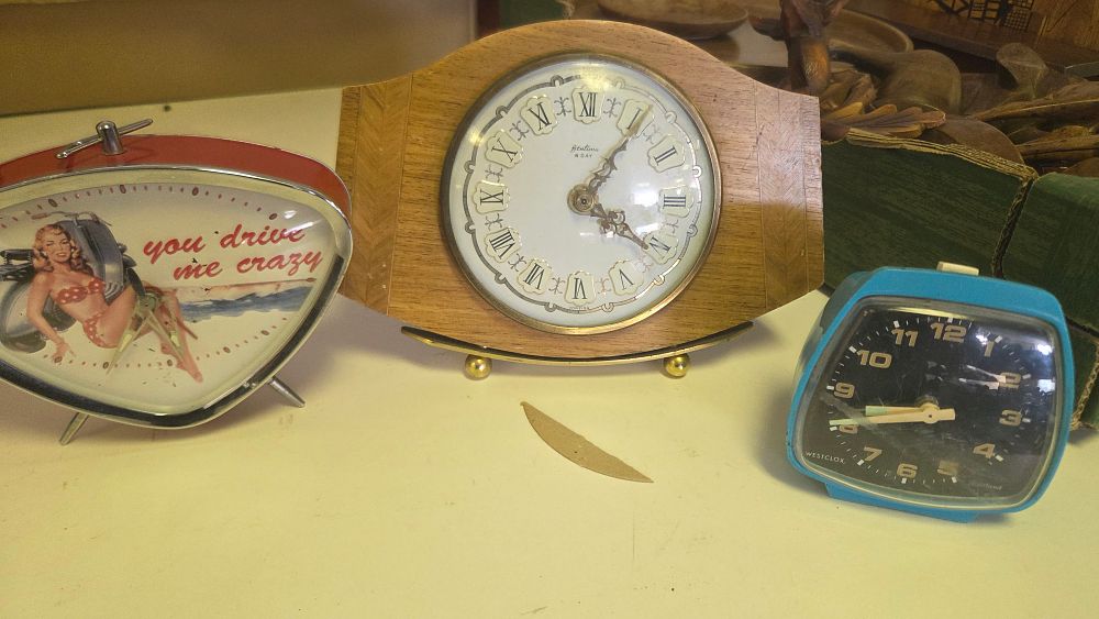 Lot 220 – A Trio of Mid-Century Mantel and Alarm Clocks Including Bentima and Westclox