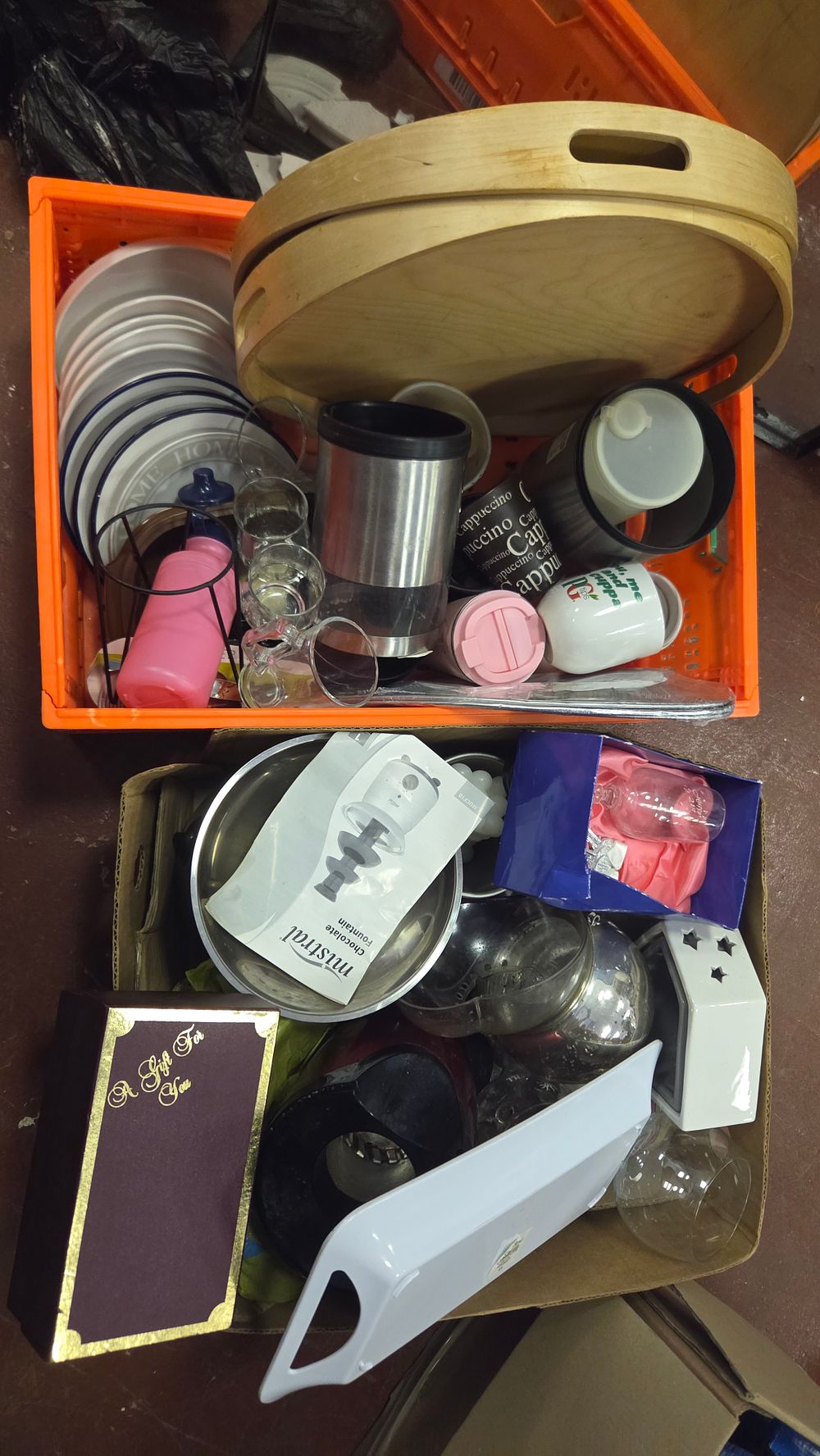 Lot 175 – Two Boxes of Mixed Kitchenware, Glassware, and Small Domestic Appliances