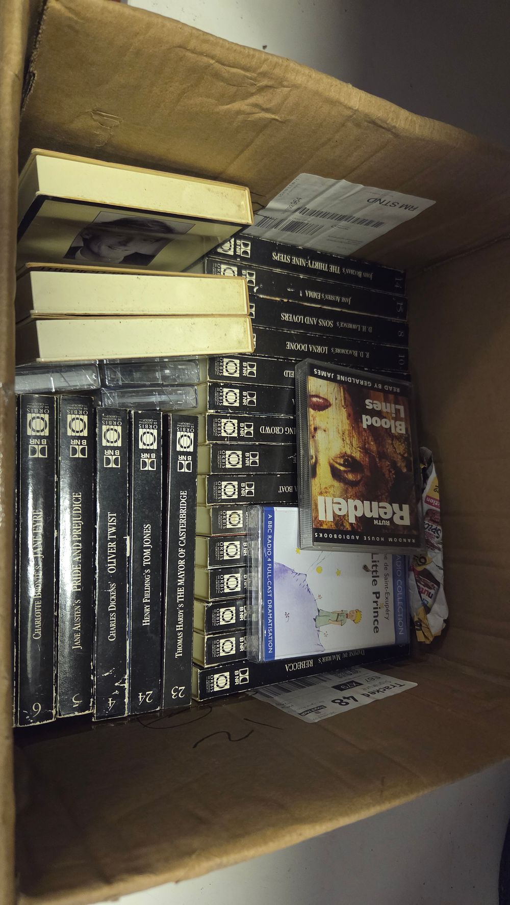 Lot 186 – A Collection of Classic Literature Audiobooks on Cassette and CD. Orbis / De Agostini.