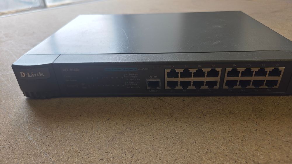 Lot 198 – D-Link DFE-916Dx Dual-Speed Ethernet Hub