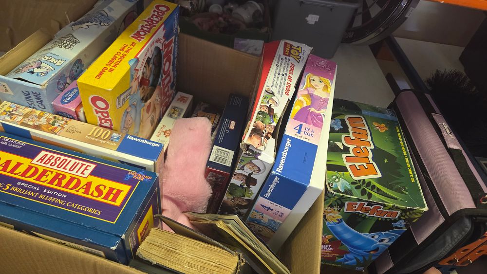 Lot 231 – A Collection of Contemporary Board Games, Jigsaw Puzzles, and Books including Hasbro and Ravensburger