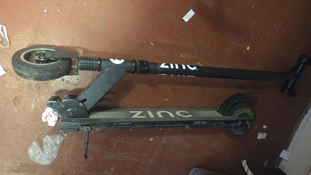 Lot 236 – A Zinc Eco folding scooter