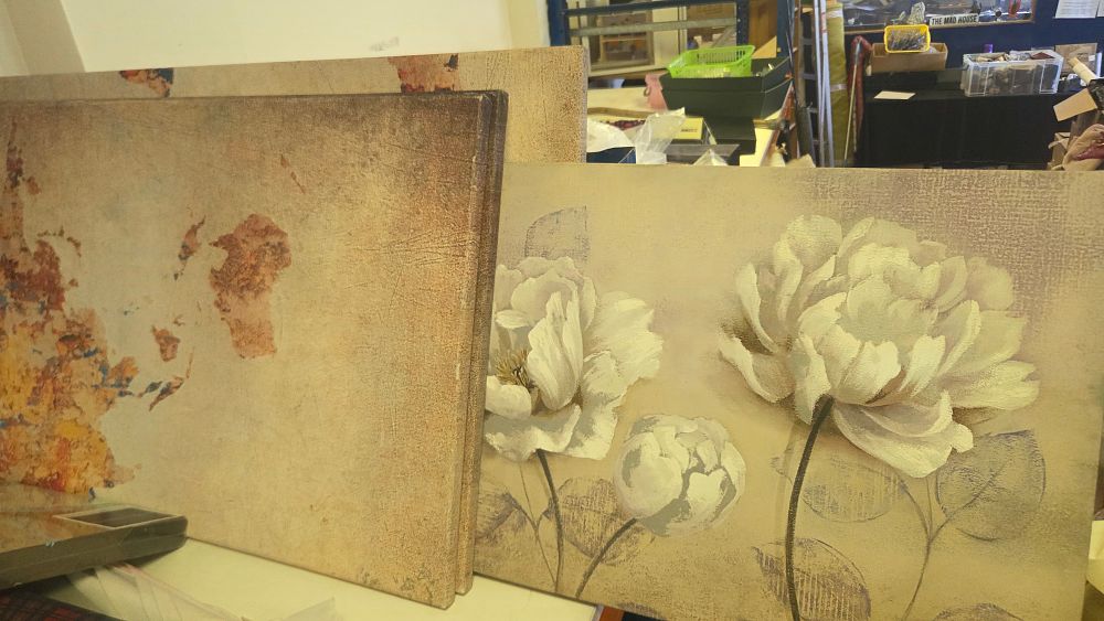 Lot 262 – A Selection of Contemporary Decorative Canvas Prints