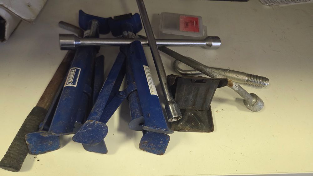 Lot 276 – A Collection of Automotive Workshop Tools and Equipment Including Draper Axle Stands