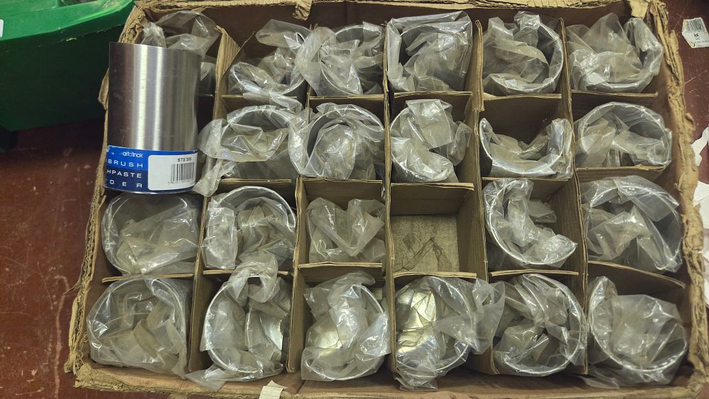 Lot 293 – A Bulk Lot of Approximately 48 Art’inox Stainless Steel Toothbrush and Toothpaste Holders