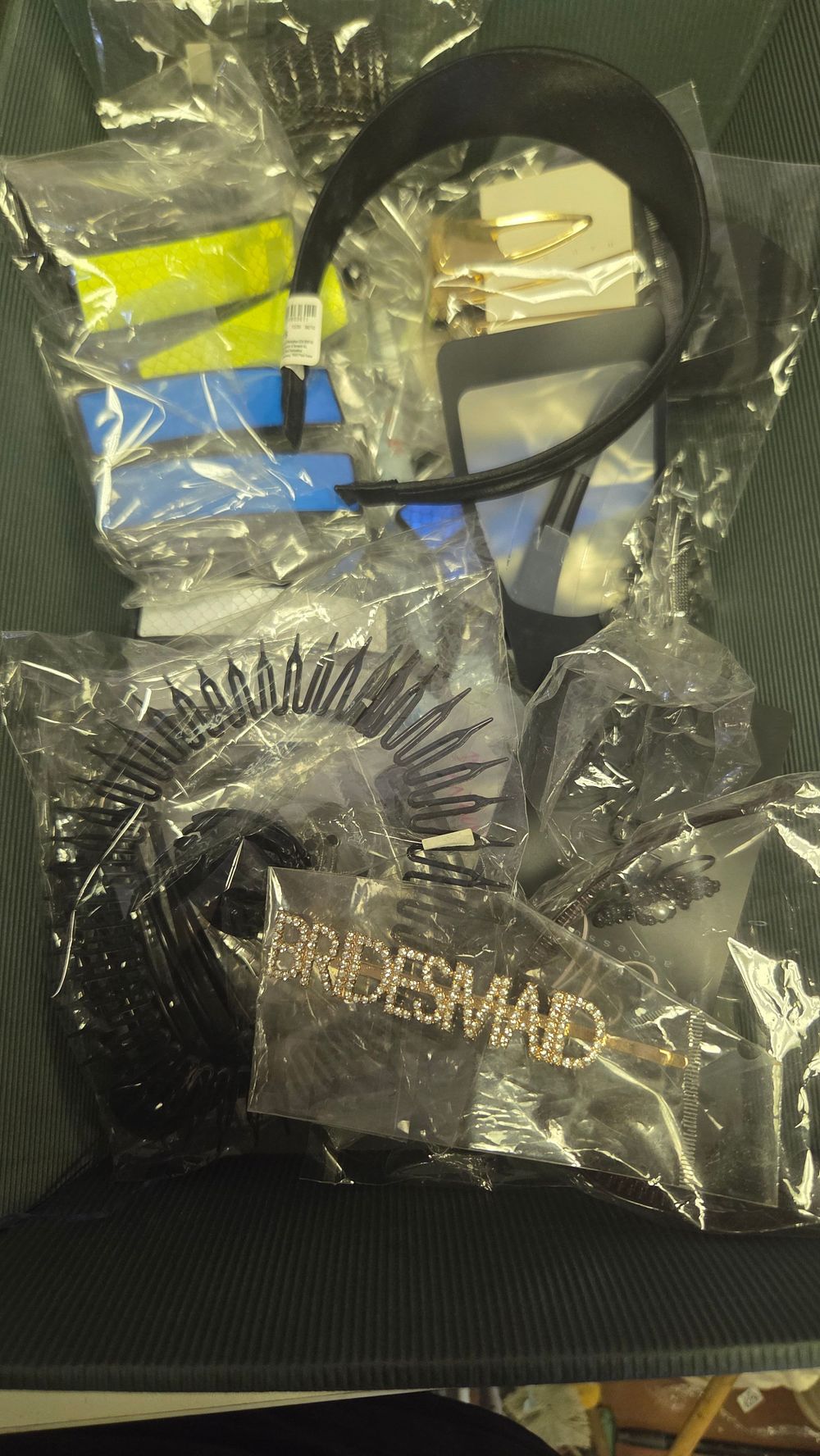 Lot 315 – A Collection of Assorted Hair Accessories and Reflective Item