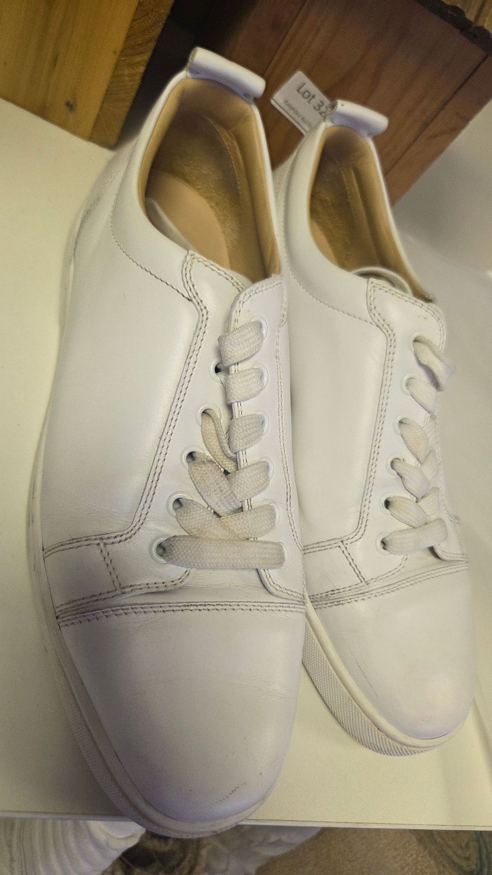 Lot 324 – A Pair of Junior White Calf Leather Low-Top Sneakers size 9