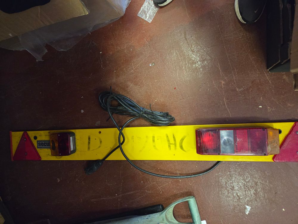 Lot 350 – A Universal Trailer Lighting Board with 7-Pin Plug