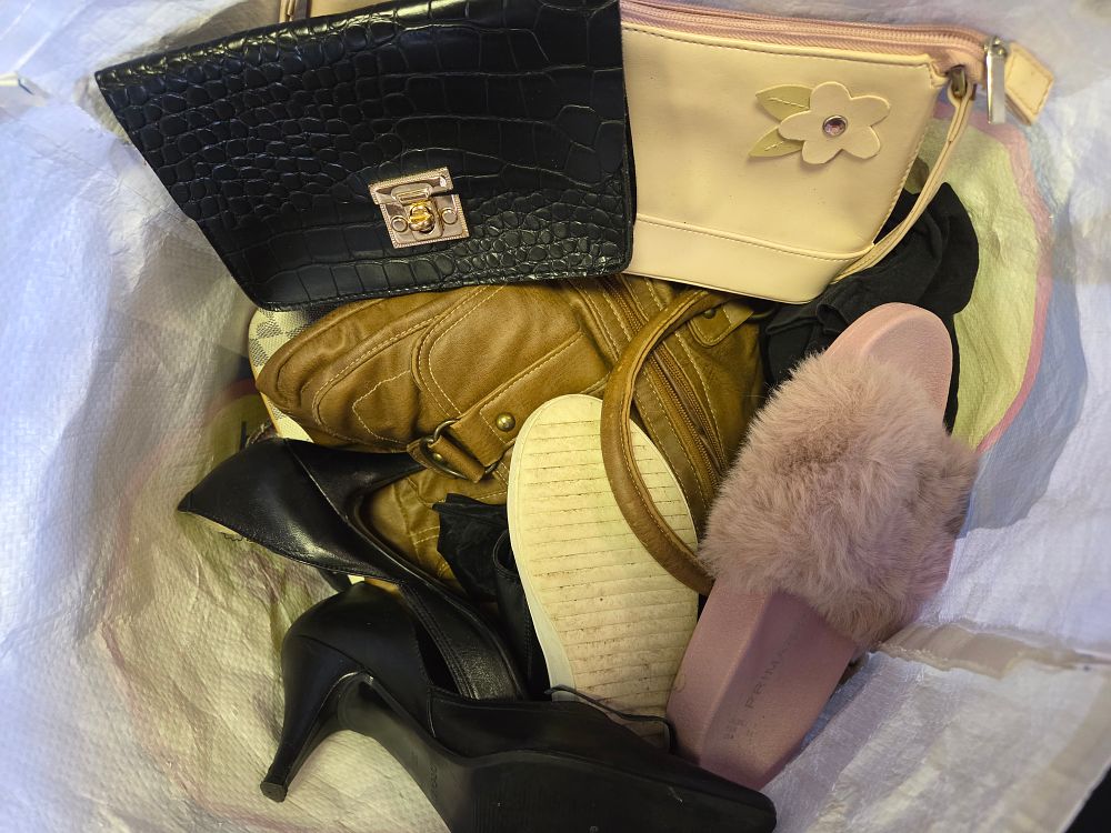 Lot 373 – A Collection of Ladies Handbags and Footwear