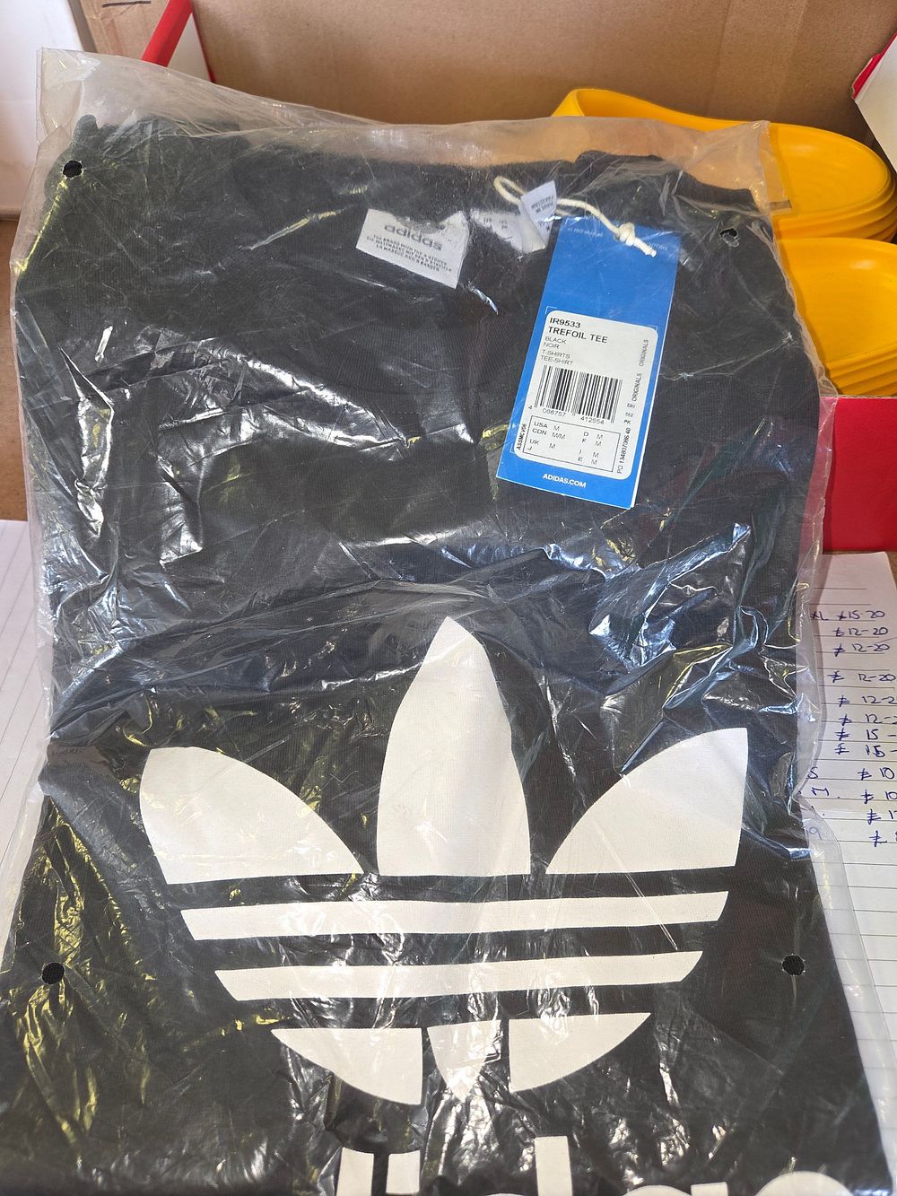 Lot 382 – Adidas Originals Trefoil Graphic T-Shirt, Model IR9533 Size M