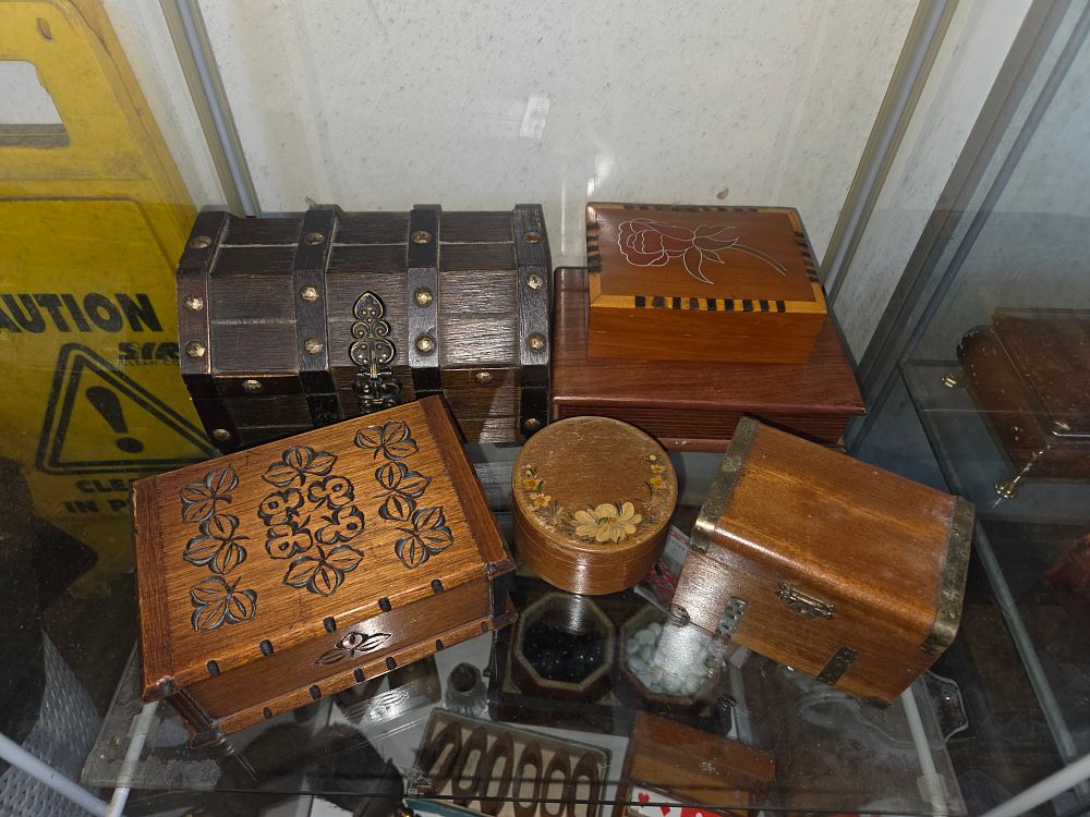 Lot 618 – A Collection of Decorative Wooden Trinket and Storage Boxes