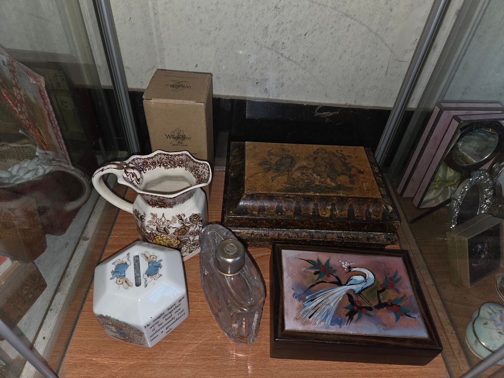 Lot 623 – An Assortment of Decorative Items and Collectibles