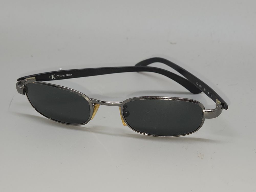 Lot 644 – A pair of Calvin Klein metal-framed oval sunglasses, model 1011