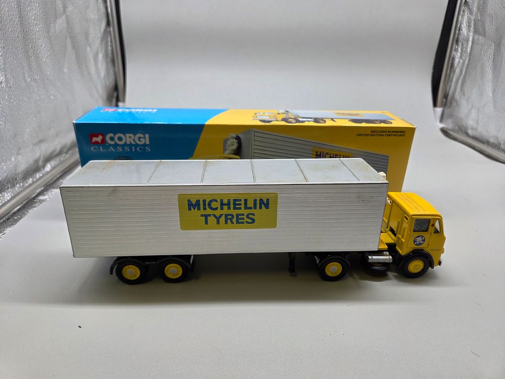 Lot 241 – Corgi Classics 24701 1:50 Scale Michelin Leyland Beaver Box Trailer Set