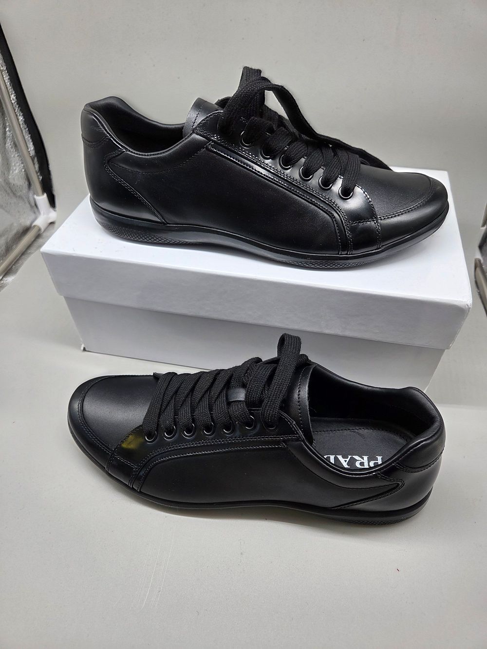 Lot 267 – A Pair of Prada Men’s Black Leather Low-Top Sneakers Size 9