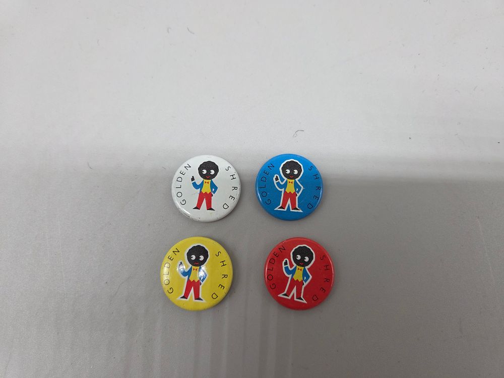 Lot 270 – A Set of Four Robertson’s Golden Shred Golly Promotional Tinplate Pinback Badges