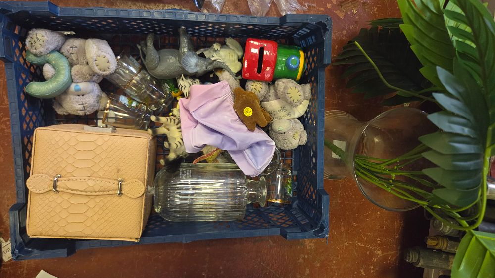 Lot 213 – An Assortment of Collectable Items, Toys, and Glassware including Me To You Plush Bears and a Jewellery Case