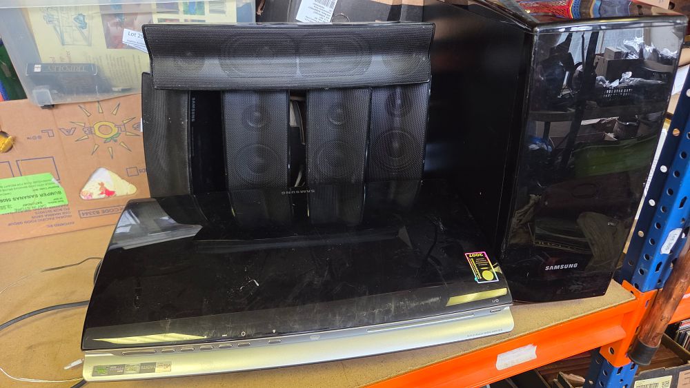 Lot 260 – Samsung HT-X250 Home Cinema System with Subwoofer and Speakers