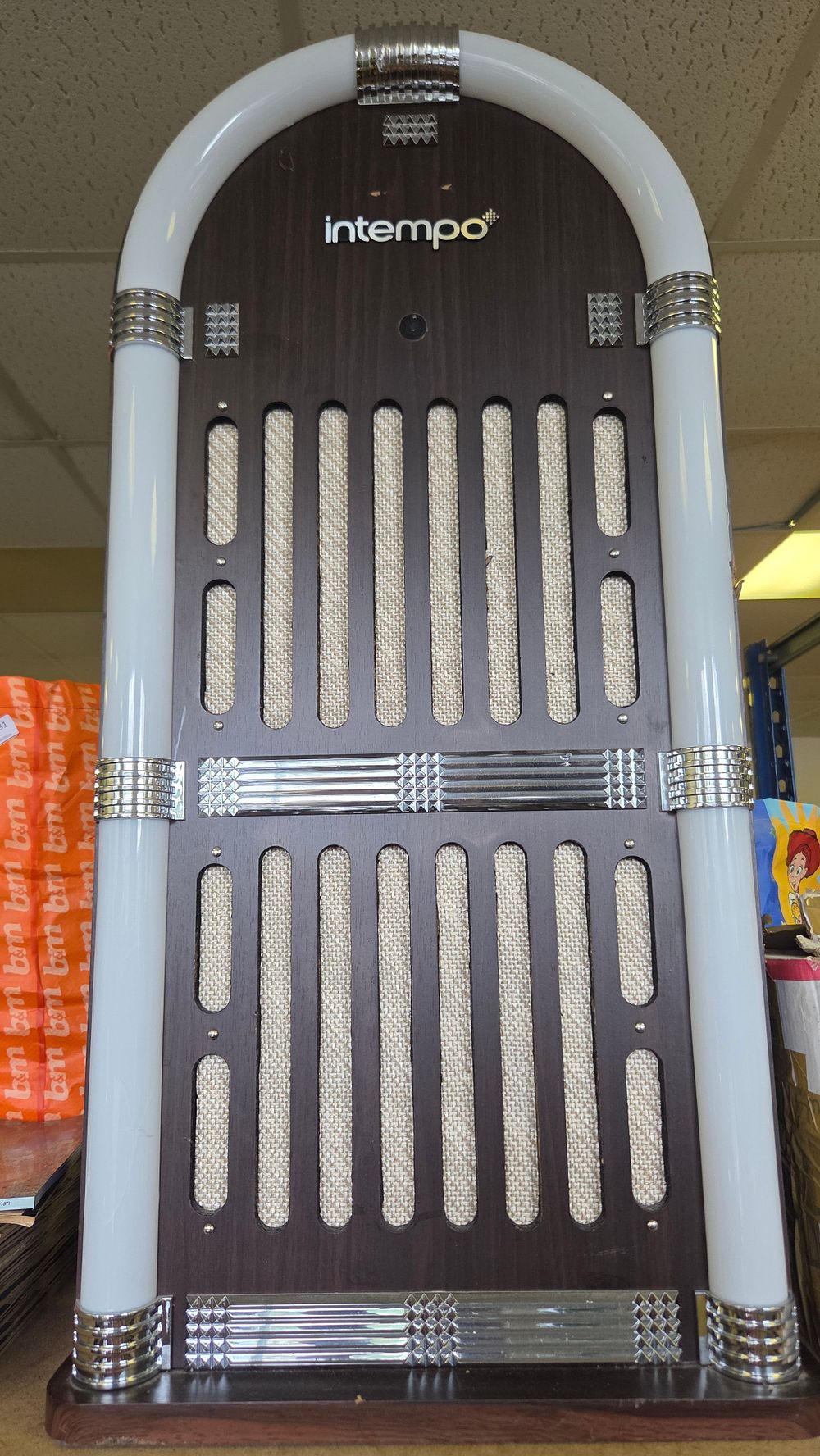 Lot 287 – Intempo Model EE0995 Bluetooth Jukebox Tabletop Speaker