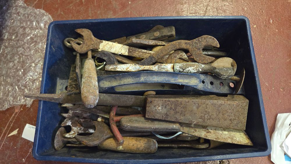 Lot 301 – A Collection of Assorted Vintage Hand Tools and Mechanical Components