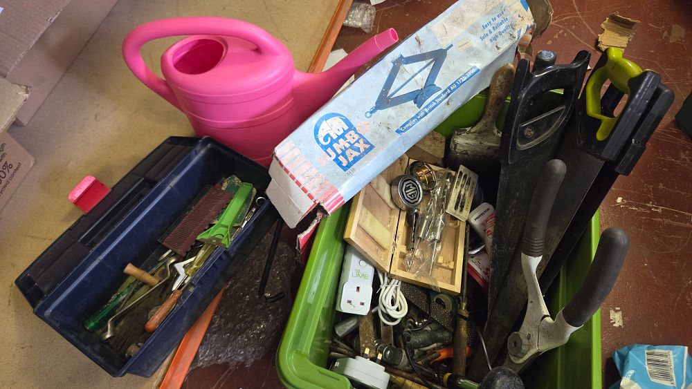 Lot 302 – An Assortment of Automotive, Hand, and Garden Tools including a Boxed Jumb Jax Scissor Jack and MG Hubcap