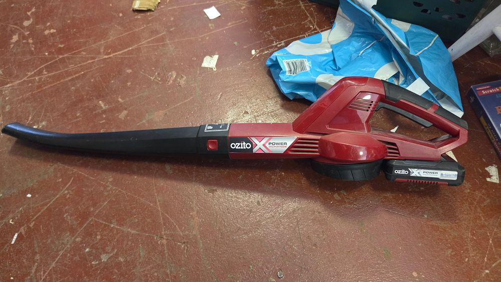 Lot 306 – Ozito PXC 18V Cordless Handheld Leaf Blower with 2.0Ah Battery