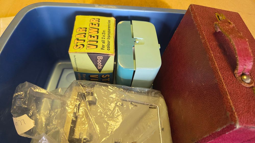 Lot 358 – A Collection of Vintage Photographic Equipment including a Boots Star Viewer