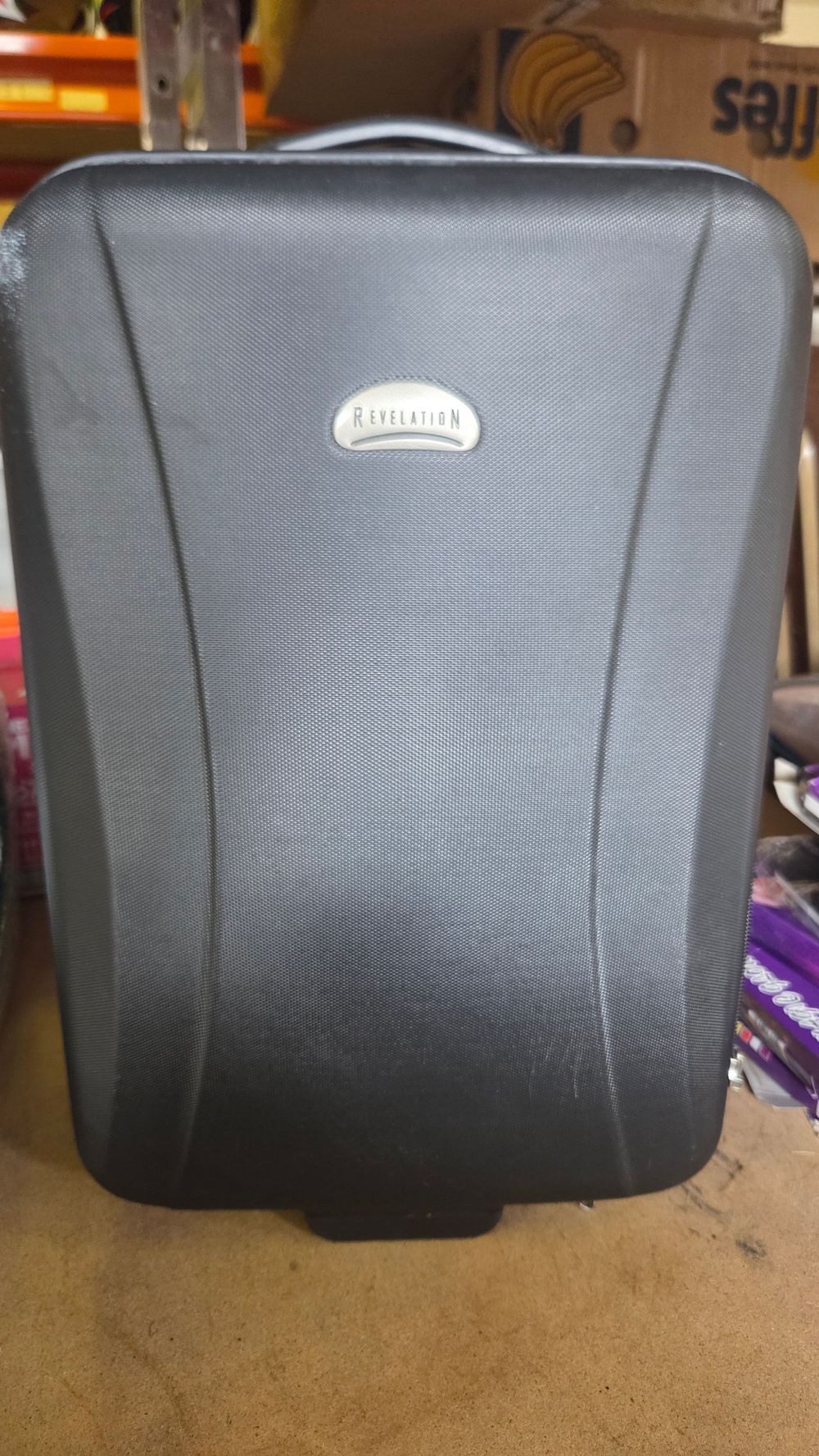 Lot 389 – A New Revelation Hard-Shell Upright Suitcase
