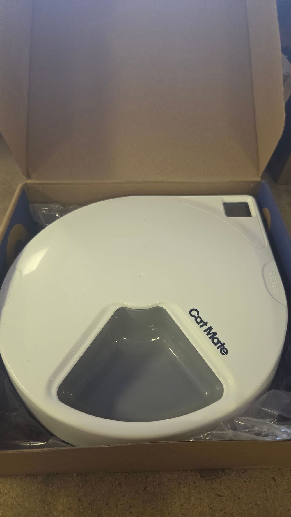 Lot 249 – A Cat Mate C500 Five-Meal Automatic Pet Feeder with Digital Timer
