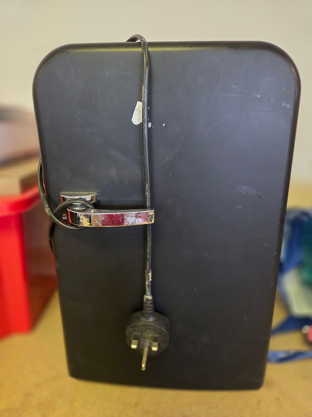 Lot 326 – Portable Electric Mini Fridge with Chrome Carry Handle