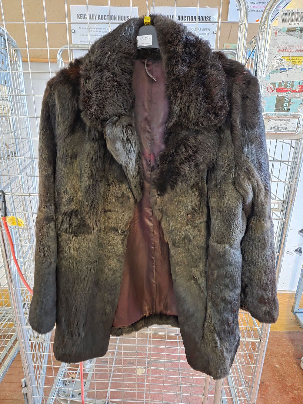 Lot 422 – A vintage ladies’ mahogany brown fur coat, size 18