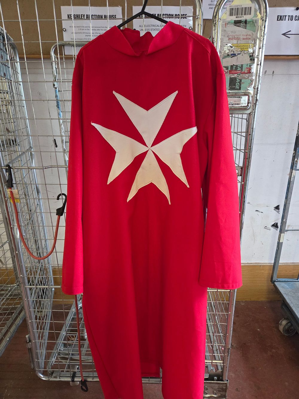 Lot 428 – Masonic Knights of Malta Ceremonial Tunic
