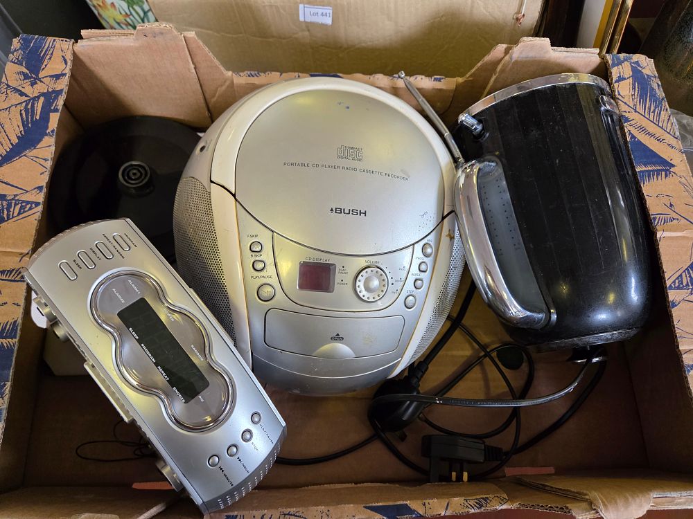 Lot 452 – An Assortment of Small Domestic Electronics and Kitchen Appliances