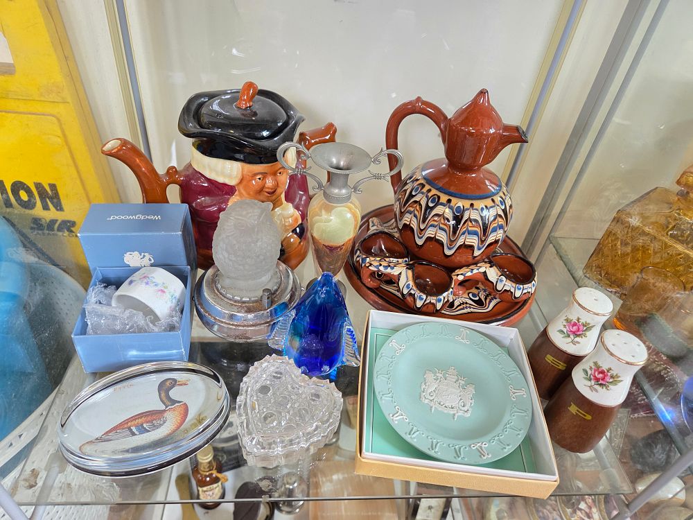 Lot 605 – A Collection of Ceramic and Glass Decorative Items including Wedgwood Jasperware and Character Teapot