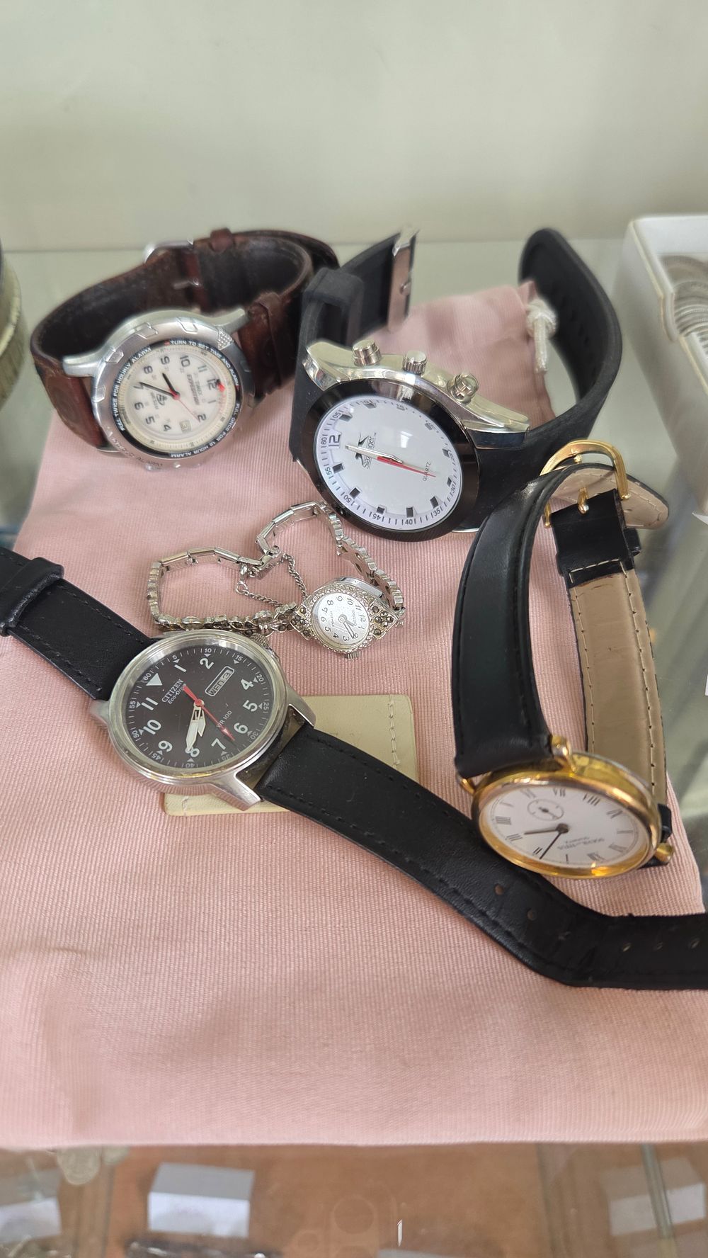 Lot 614 – Selection of Watches