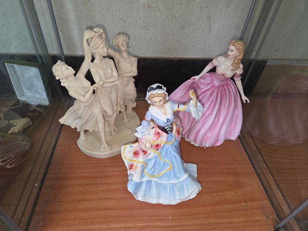 Lot 634 – A Trio of Decorative Female Figurines Including The Three Graces