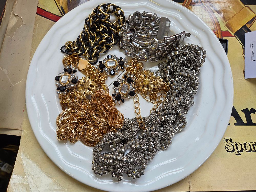Lot 642 – A Collection of Vintage and Contemporary Costume Jewellery including Statement Necklaces, a Crystal Cuff, and Floral Brooches