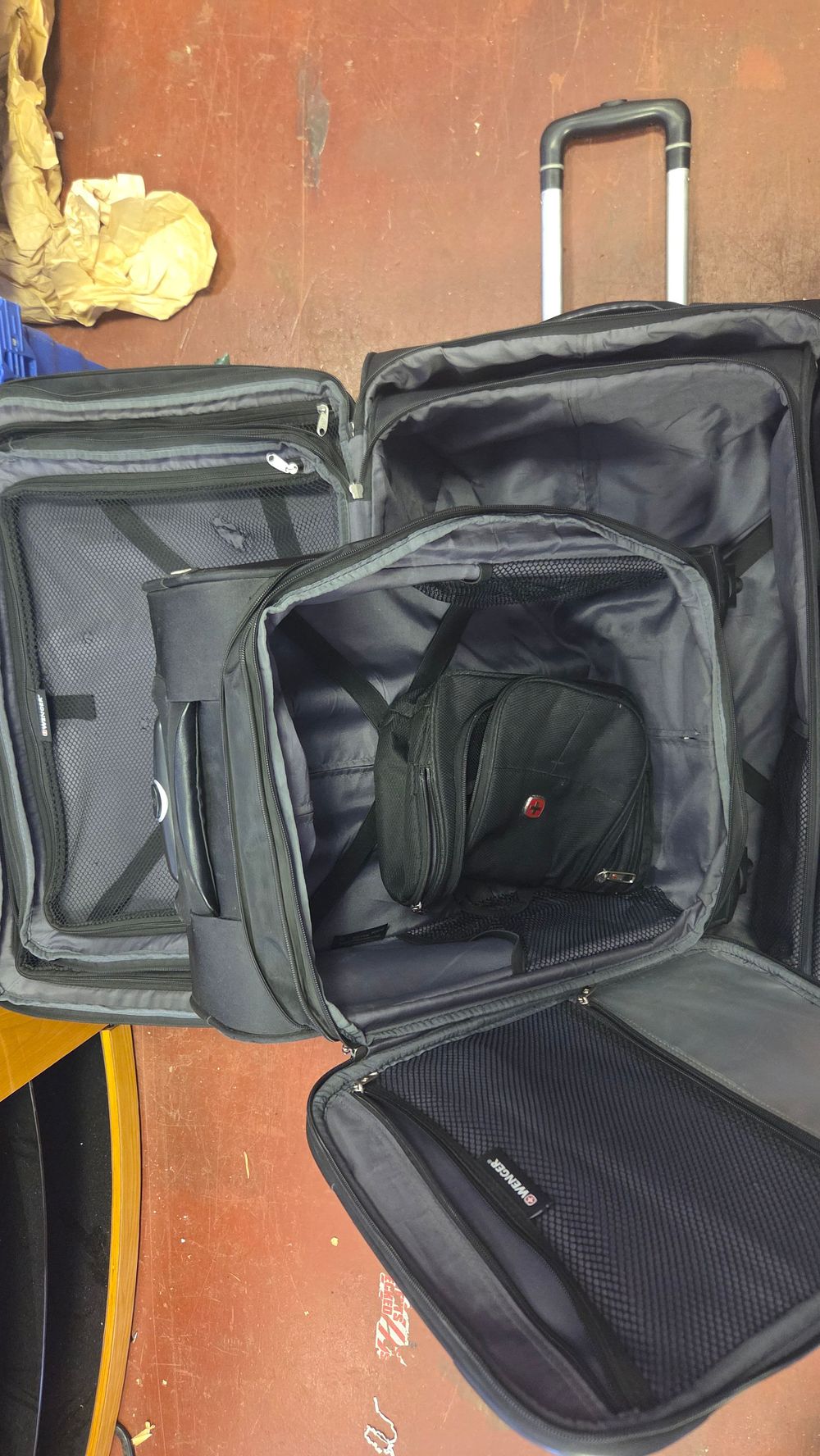 Lot 309 – A Group of Wenger Soft-Sided Luggage