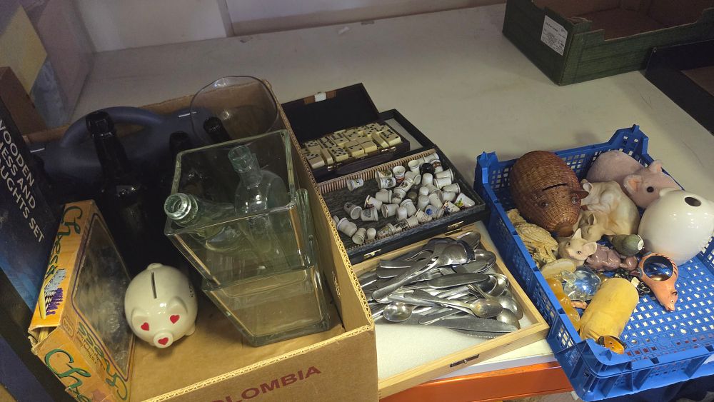 Lot 331 – An Assortment of Household Collectables and Miscellaneous Items