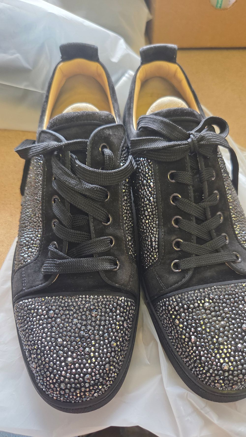 Lot 287 – A Pair of Low-Top Sneakers size 44.5