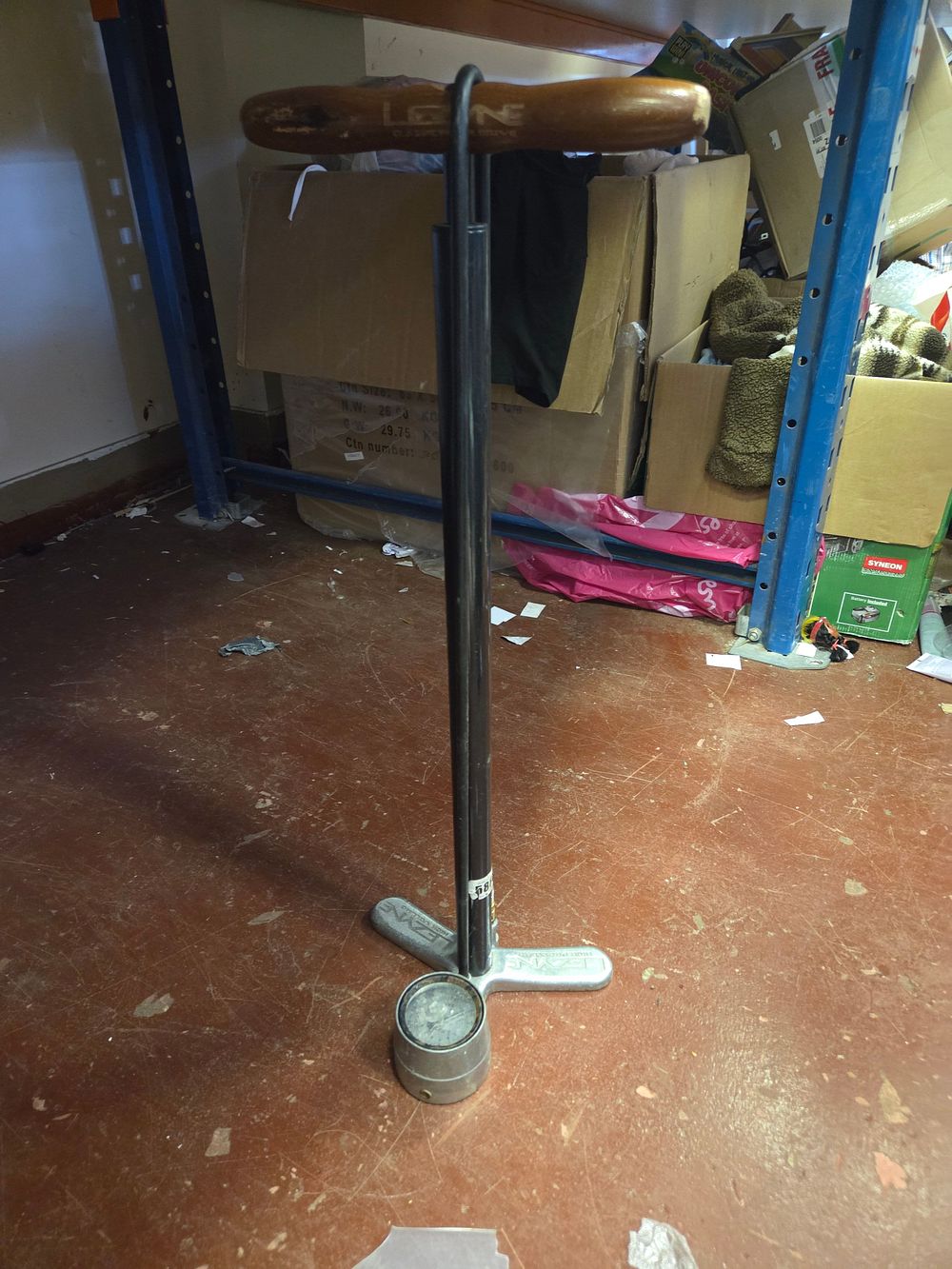 Lot 344 – A Lezyne Classic Bicycle Floor Pump