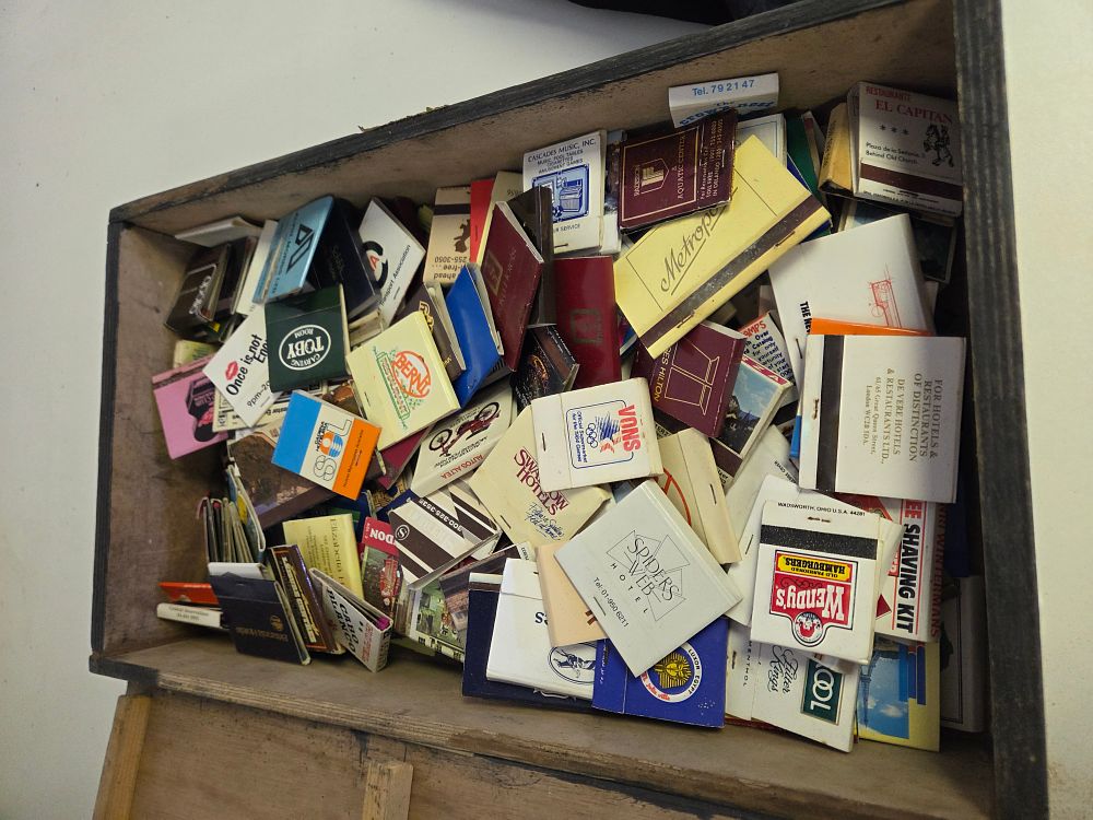 Lot 352 – A Large Collection of Vintage International and British Matchbooks and Matchcovers