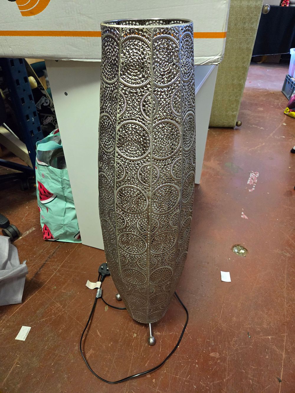Lot 372 – An Aziza style Moroccan pierced metal floor lamp w/o