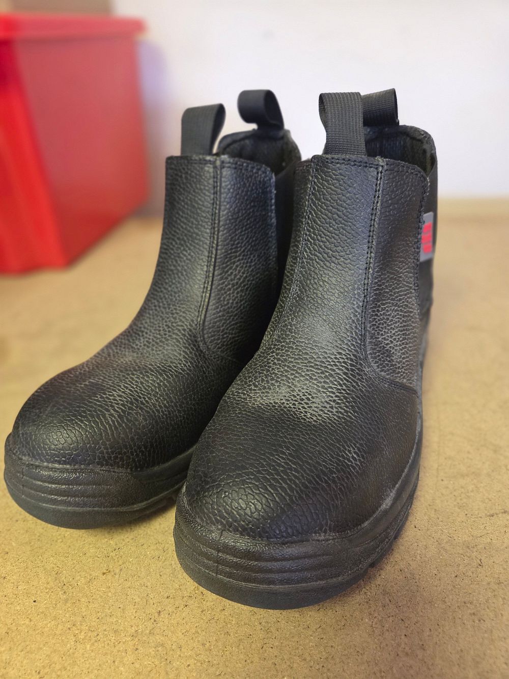 Lot 384 – A Pair of Redback Black Leather Chelsea Style Safety Work Boots Size 8